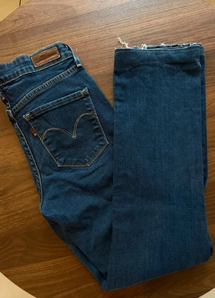 Jeans Levis straight vintage 100% coton, brand: Levi's, condizioni: Ottime, taglia: S / IT 40 / EU 36, €10.00, €11.20 include la Protezione acquisti