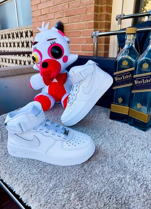 Zapatillas Nike Air Force 1 Mid White • Clásicas, Premium y a Estrenar • Talla 35’5 EU, marque: Nike Air, état: Neuf sans étiquette, taille: 35.5, 79,50 €, 84,18 € Protection acheteurs incluse