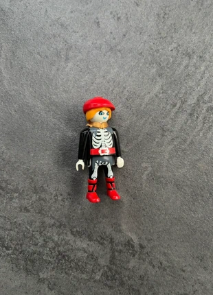 Playmobil squelette pirate vintage Halloween figurine rare rouge noir, marke: Playmobil, zustand: Sehr gut, größe: 3 Jahre / 98, 3,00 €, 3,85 € beinhaltet Vinted-Käuferschutz Pro