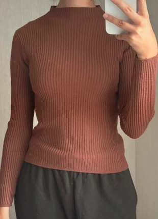 T-shirt col montant Jennyfer S, marca: Jennyfer, estado: Muito bom, tamanho: S / 36 / 8, €8.00, €9.10 inclui Proteção do Comprador