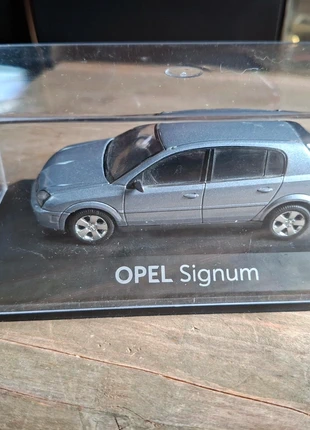 1:43 Opel Signum, merk: Opel, staat: Heel goed, maat: Prematuur, tot 44 cm, € 8,50, € 9,63 inclusief Kopersbescherming