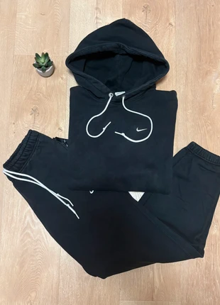 Ensemble Survêtement Nike solo swoosh, marque: Nike, état: Bon état, taille: S, 130,00 €, 137,20 € Protection acheteurs incluse