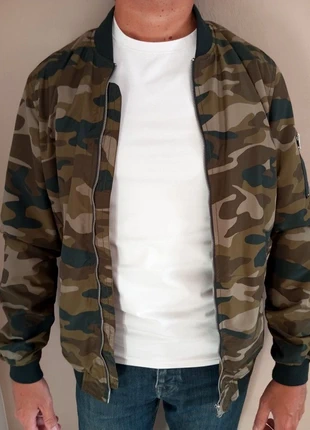 Blouson bomber, veste style militaire taille M, imprimé camouflage, Neuf, marke: Pull & Bear, zustand: Neu, größe: M, 15,00 €, 16,45 € inklusive Vinted-Käuferschutz