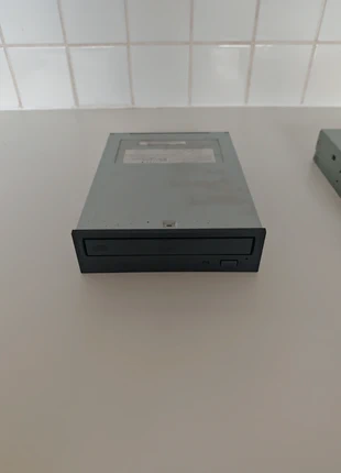 dvd-rom drive, merk: Toshiba, staat: Heel goed, € 3,00, € 3,85 inclusief Kopersbescherming