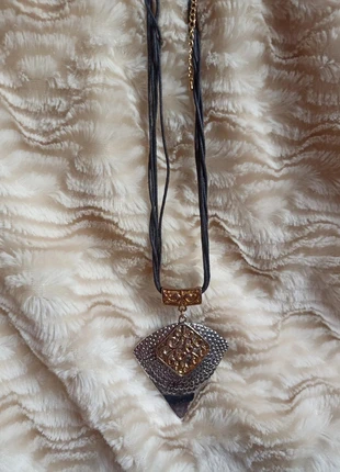 Collier sautoir noir pendentif fantaisie argenté doré style bohème, marca: Vintage Dressing, estado: Muito bom, €2.80, €3.64 inclui Proteção do Comprador