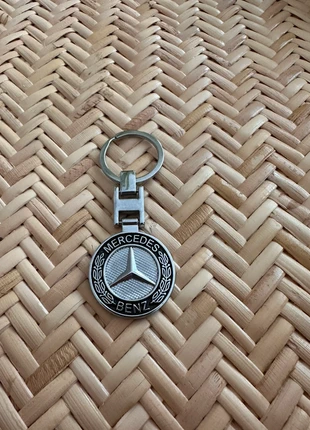 Porte clés en métal Mercedes noir et gris, marque: Mercedes, état: Neuf sans étiquette, 18,00 €, 19,60 € Protection acheteurs incluse