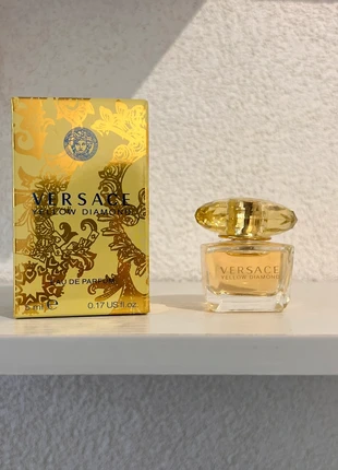 Versace yellow diamond miniatuur, merk: Yellow, staat: Nieuw met prijskaartje, € 12,00, € 13,30 inclusief Kopersbescherming