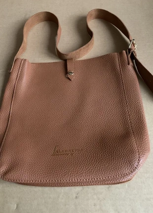 Lamarthe : Sac bandoulière en cuir couleur tabac, marque: Lamarthe, état: Très bon état, 20,00 €, 21,70 € Protection acheteurs incluse