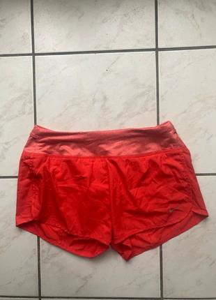 Short running Nike taille S couleur orange rouge, merk: Nike, staat: Heel goed, maat: S / 36 / 8, € 11,50, € 12,78 inclusief Kopersbescherming Pro