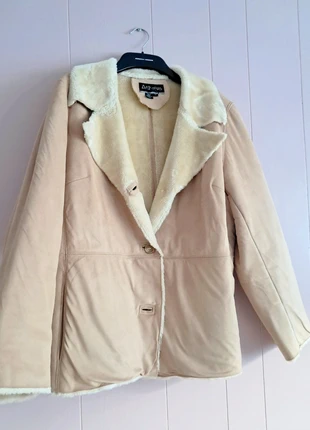 Gorgeous vintage borg fluffy Teddy beigh and cream coat, condition: Very good, size: S / UK 8-10, £25.00, £26.95 includes Buyer Protection