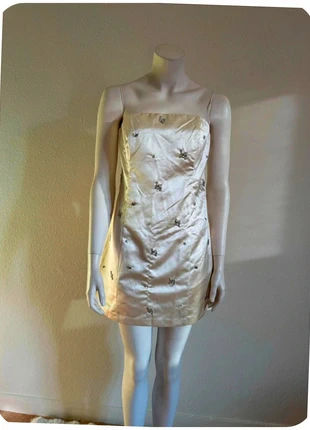 Robe courte satinée blanche à strass papillons Taille S, marke: Je ne sais quoi, zustand: Neu, mit Etikett, größe: S / 36 / 8, 13,00 €, 14,35 € inklusive Vinted-Käuferschutz