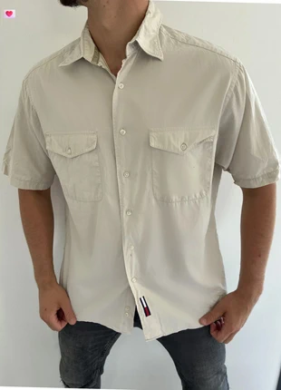 Chemise Tommy Hilfiger Beige logo brodé original, marque: Tommy Hilfiger, état: Très bon état, taille: M, 8,00 €, 9,10 € Protection acheteurs (Pro) incluse