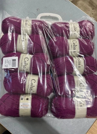 Lot 10 Pelotes de Laine Celia's Mauve, marque: LAINE, état: Neuf avec étiquette, 9,99 €, 11,19 € Protection acheteurs (Pro) incluse