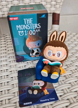 Labubu 1am reading time, marca: POPMART, estado: Muy bueno, tamaño: De hasta 1 mes / 50 cm, 24,00 €, 25,90 € Protección al comprador incluida