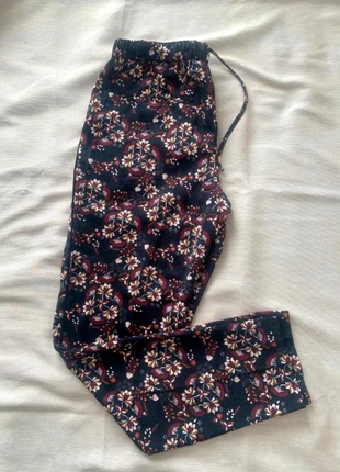 Femme t/38 Très beau pantalon classique satiné à fleurs Kiabi 38, marque: Kiabi, état: Neuf sans étiquette, taille: M / 38 / 10, 13,00 €, 14,35 € Protection acheteurs incluse