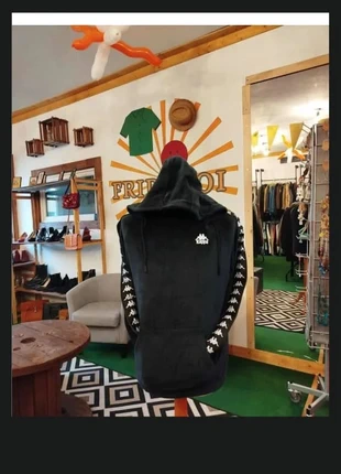 Sweat Kappa effet velours noir – Taille L – réf 15, merk: Kappa, staat: Heel goed, maat: L, € 15,00, € 16,45 inclusief Kopersbescherming Pro