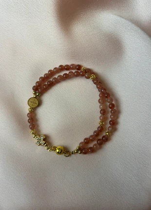 Bracelet-chapelet miniature, pierre de soleil et plaqué or, brand: The Delicate Rosary, condizioni: Ottime, €18.00, €19.60 include la Protezione acquisti Pro