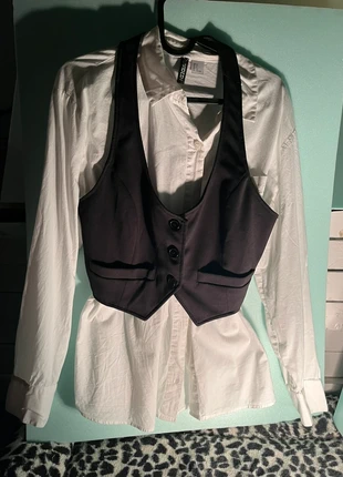 Button-down shirt with a waistcoat (vest), marque: H&M Divided, état: Bon état, taille: S / 36 / 8, 5,00 €, 5,95 € Protection acheteurs incluse