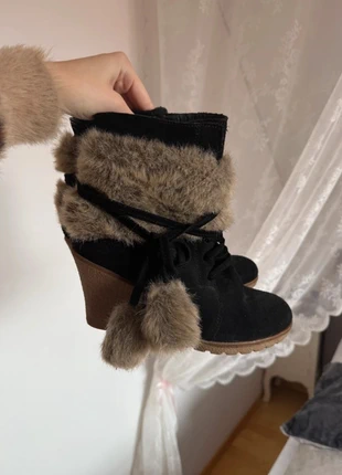 Vintage Fur Boots with PomPoms, merk: Hot Ice, staat: Heel goed, maat: 39, € 50,00, € 53,20 inclusief Kopersbescherming