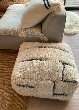 Magnifique pouf en laine, zustand: Neu, größe: 60 x 60 cm, 56,00 €, 59,50 € inklusive Vinted-Käuferschutz