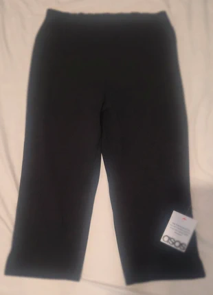 Pantacourt noir Asos neuf, marque: ASOS Design, état: Neuf avec étiquette, taille: S / 36 / 8, 8,00 €, 9,10 € Protection acheteurs incluse