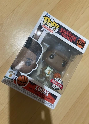 Pop Lucas stranger things, merk: Funko Pop, staat: Heel goed, maat: Prematuur, tot 44 cm, € 10,00, € 11,20 inclusief Kopersbescherming