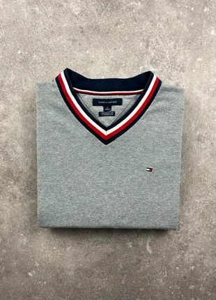 Pull Col V Tommy Hilfiger Gris M Homme, marke: Tommy Hilfiger, zustand: Sehr gut, größe: M, 19,00 €, 20,65 € beinhaltet Vinted-Käuferschutz Pro