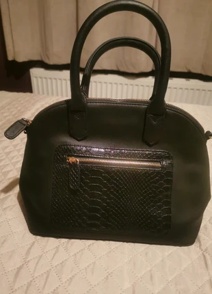 🖤 Black faux leather handbag with croc detail & gold zip accents, condition: Very good, €3.99, €4.89 includes Buyer Protection
