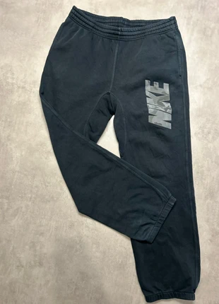 Jogging Nike Coupe Droite / Taille L / Couleur Noir, merk: Nike, staat: Heel goed, maat: L, € 15,00, € 16,45 inclusief Kopersbescherming