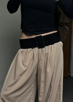 Schwarzer dicker "suade/velvet" Gürtel, merk: Sonstiges, staat: Heel goed, maat: Aanpasbaar, € 10,00, € 11,20 inclusief Kopersbescherming