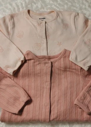 Lot de 2 pyjamas kiabi avec pressions 9 mois, marque: Kiabi, état: Très bon état, taille: 6-9 mois / 68 cm, 5,00 €, 5,95 € Protection acheteurs incluse