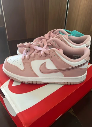 Dunk Low Baskets Basses blanc/rose pale 38,5, marque: Nike, état: Neuf sans étiquette, taille: 38.5, 36,00 €, 38,50 € Protection acheteurs incluse