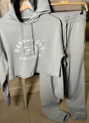 Ensemble jogging et sweat reebok gris, brand: Reebok, condition: Very good, size: M / 38 / 10, €28.00, €30.10 includes Buyer Protection