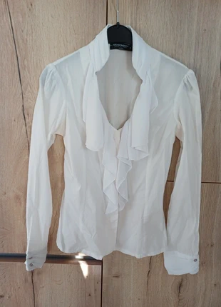 Witte blouse met ruches (met kraag & diepe hals), brand: Rinascimento, condizioni: Discrete, taglia: S / IT 40 / EU 36, €2.00, €2.80 include la Protezione acquisti