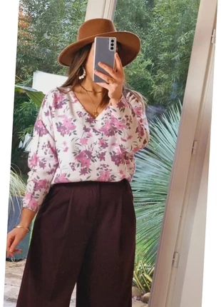 Magnifique pull blanc fleur parmes, marke: Boutique Parisienne, zustand: Sehr gut, größe: S / 36 / 8, 35,00 €, 37,45 € beinhaltet Vinted-Käuferschutz Pro