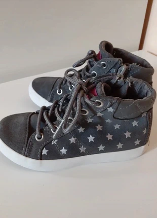 Chaussure en cuir gris anthracite baskets sneakers Eram pointure 26 fille étoile argent, marke: éram, zustand: Sehr gut, größe: 26, 3,00 €, 3,85 € inklusive Vinted-Käuferschutz