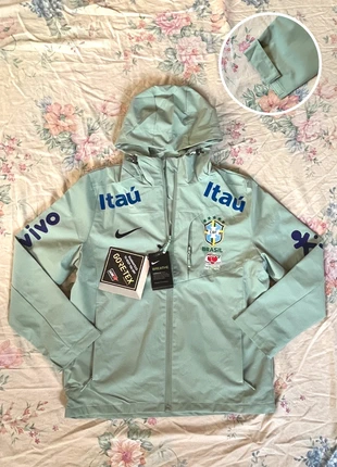 Veste Bresil Coupe Vent Gore-Tex Football / Taille S / Mentaux Brazil Nike, marque: Nike, état: Neuf avec étiquette, taille: S, 59,00 €, 62,65 € Protection acheteurs incluse