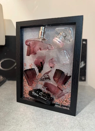 Tableau parfum "la petite robe noir", marque: Lva créations, état: Neuf avec étiquette, 21,00 €, 22,75 € Protection acheteurs (Pro) incluse