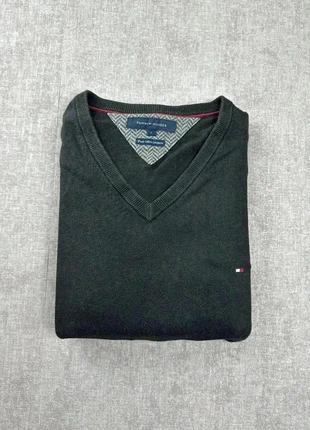 Pull tommy Hilfiger col V noir taille L, marke: Tommy Hilfiger, zustand: Sehr gut, größe: L, 18,00 €, 19,60 € beinhaltet Vinted-Käuferschutz Pro
