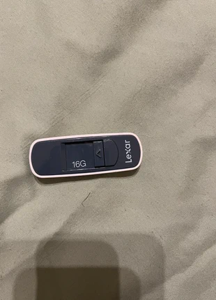 USB-Stick , 32GB und 16GB, condizioni: Nuovo con cartellino, €8.00, €9.10 include la Protezione acquisti