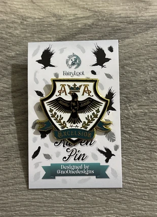 Pin’s Raven, merk: FairyLoot, staat: Nieuw met prijskaartje, € 4,00, € 4,90 inclusief Kopersbescherming
