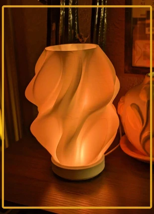 💡 Lampe design effet tissu plissé - Lampe LED multi color + télécommande, marca: Maisons du Monde, estado: Muito bom, €35.00, €37.45 inclui Proteção do Comprador