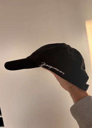 Jacquemus pet, merk: Jacquemus, staat: Nieuw zonder prijskaartje, maat: L, € 75,00, € 79,45 inclusief Kopersbescherming