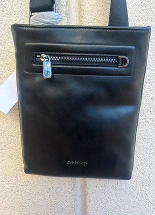 Bandolera Calvin Klein, marca: Calvin Klein, estado: Novo com etiquetas, €40.00, €42.70 inclui Proteção do Comprador