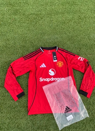 Maillot Manchester United rouge manches longues – Taille M, brand: Concept, condition: New with tags, size: M, €17.50, €19.08 includes Buyer Protection