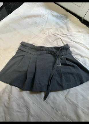 Mini Skort Grigio a Pieghe Stile Y2K / College, marca: Pull & Bear, estado: Muito bom, tamanho: S / 36 / 8, €15.00, €16.45 inclui Proteção do Comprador