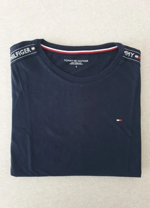 T-shirt marine taille S Tommy Hilfiger, brand: Tommy Hilfiger, condition: Good, size: S, €15.00, €16.45 includes Buyer Protection