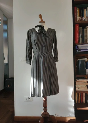 Vestito anni 70 a righe nero e beige, marque: sartoriale, état: Bon état, taille: M / 38 / 10, 30,00 €, 32,20 € Protection acheteurs incluse