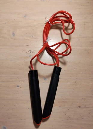 Corda per saltare in plastica, merk: Domyos, staat: Heel goed, € 3,00, € 3,85 inclusief Kopersbescherming