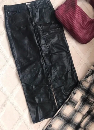 Pantalon droit noir en similicuir taille Xxl - TBE, marque: H&M, état: Très bon état, taille: XXL / 44 / 16, 11,00 €, 12,25 € Protection acheteurs incluse